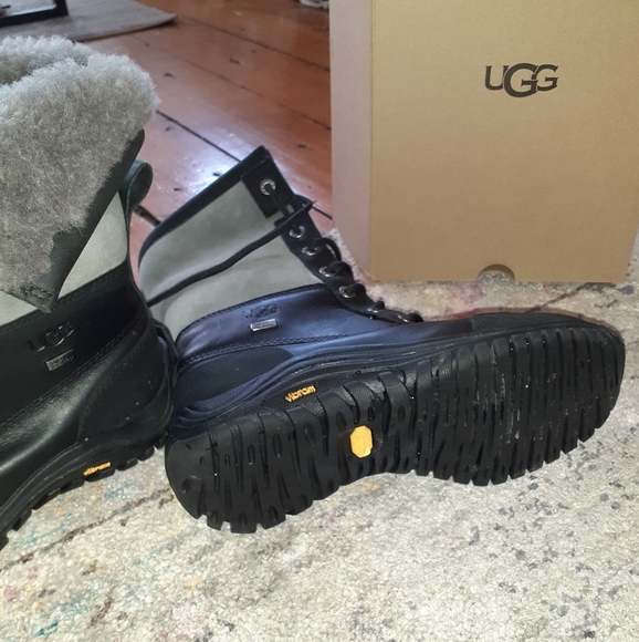 UGG Australia Adirondack - Picture 2 of 5